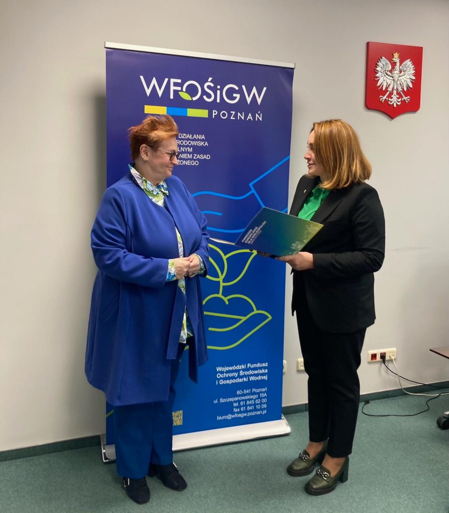 wfosigw 2022 12 01 at 10.27.02 2 896x1024 - Podpisano dwie umowy o dotacje z Wojewódzkim Funduszem Ochrony Środowiska i Gospodarki Wodnej w Poznaniu.