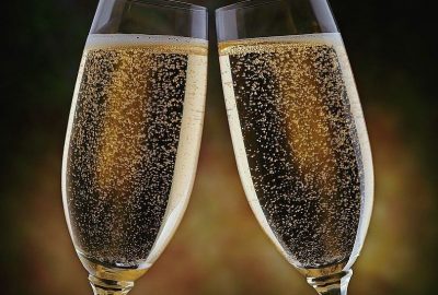 szampan 400x270 - Spotkanie Noworoczne - Starostwo Powiatowe w Kaliszu