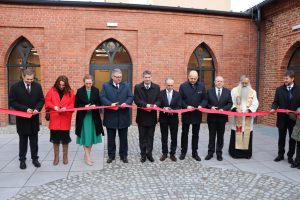 1.1 300x200 - Uroczystości w Gminnej Bibliotece im. Braci Gillerów w Opatówku