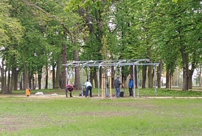 img 20200506 100423179 400x270 - Park w Żelazkowie nabiera nowego blasku