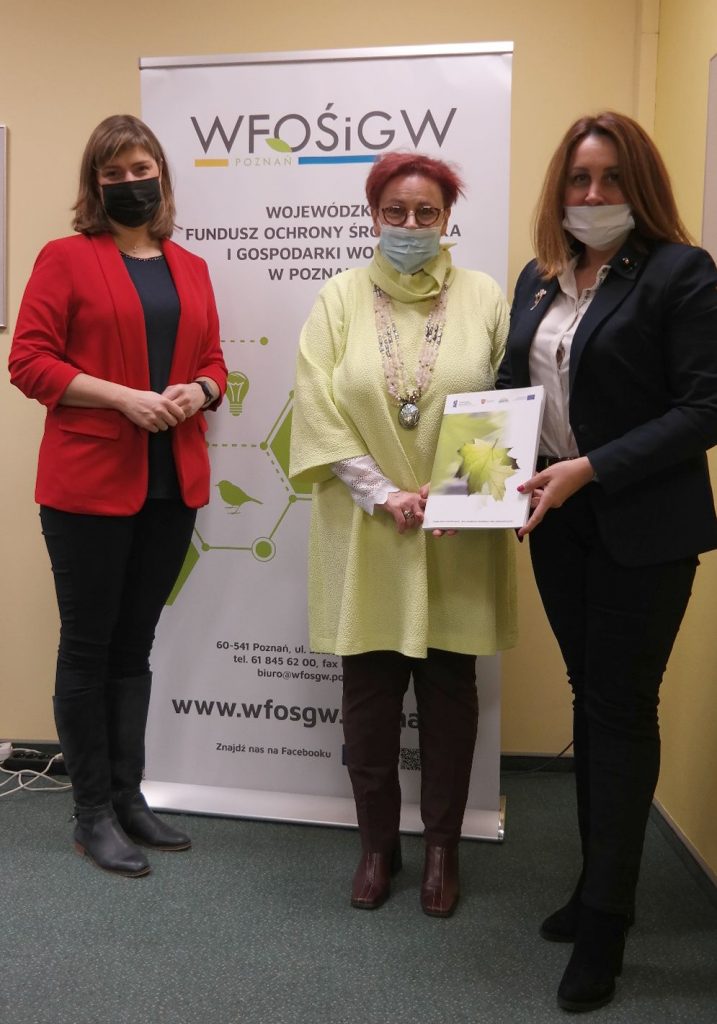 Podpisanie umowy na realizację projektu pn.: „Plan adaptacji do zmian klimatu Aglomeracji Kalisko-Ostrowskiej” nastąpiło w siedzibie Wojewódzkiego Funduszu Ochrony Środowiska i Gospodarki Wodnej w Poznaniu w dniu 10.12.2021 roku 1 717x1024 - Podpisanie umowy na realizację projektu pn.: „Plan adaptacji do zmian klimatu Aglomeracji Kalisko-Ostrowskiej” nastąpiło w siedzibie Wojewódzkiego Funduszu Ochrony Środowiska i Gospodarki Wodnej w Poznaniu w dniu 10.12.2021 roku