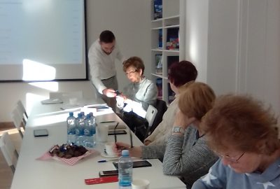 img 20211203 103500 400x270 - "Cyfrowy Senior - Program edukacji cyfrowej w Metropolii Poznań i Aglomeracji Kalisko-Ostrowskiej."