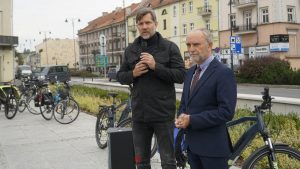 0 300x169 - Rodzinny rajd rowerowy po Aglomeracji Kalisko-Ostrowskiej szlakiem kościołów drewnianych już za nami