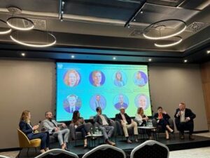 panel2 300x225 - Panel dyskusyjny pt. &bdquo;Jak skutecznie wspierać wsp&oacute;łpracę partnerską i rozw&oacute;j JST w wymiarze ponadlokalnym &ndash; wyzwania i dobre praktyki&rdquo;