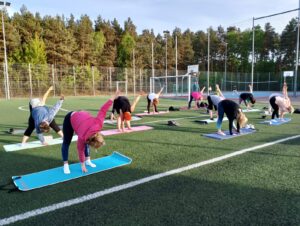 Pierwszy cykl zajęć z gimnastyki i jogi już za nami! Gimnastyka 20250519 01 300x226 - Pierwszy cykl zajęć z gimnastyki i jogi już za nami!