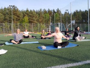 Pierwszy cykl zajęć z gimnastyki i jogi już za nami! Gimnastyka 20250519 02 300x226 - Pierwszy cykl zajęć z gimnastyki i jogi już za nami!