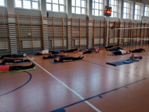 Pierwszy cykl zajęć z gimnastyki i jogi już za nami! Gimnastyka 20250519 05 300x226 - Pierwszy cykl zajęć z gimnastyki i jogi już za nami!