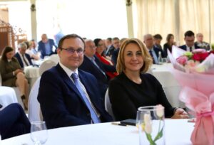Konferencja pn. ,,Fundusze Unii Europejskiej dla Aglomeracji Kalisko-Ostrowskiej – dekada zmian i wyzwań” z okazji Jubileuszu 10-lecia Stowarzyszenia Aglomeracja Kalisko-Ostrowska zdj sako 20250521 07 300x204 - Konferencja pn. ,,Fundusze Unii Europejskiej dla Aglomeracji Kalisko-Ostrowskiej – dekada zmian i wyzwań” z okazji Jubileuszu 10-lecia Stowarzyszenia Aglomeracja Kalisko-Ostrowska