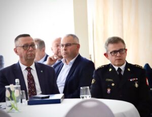 Konferencja pn. ,,Fundusze Unii Europejskiej dla Aglomeracji Kalisko-Ostrowskiej – dekada zmian i wyzwań” z okazji Jubileuszu 10-lecia Stowarzyszenia Aglomeracja Kalisko-Ostrowska zdj sako 20250521 14 300x231 - Konferencja pn. ,,Fundusze Unii Europejskiej dla Aglomeracji Kalisko-Ostrowskiej – dekada zmian i wyzwań” z okazji Jubileuszu 10-lecia Stowarzyszenia Aglomeracja Kalisko-Ostrowska