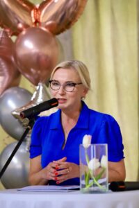 Konferencja pn. ,,Fundusze Unii Europejskiej dla Aglomeracji Kalisko-Ostrowskiej – dekada zmian i wyzwań” z okazji Jubileuszu 10-lecia Stowarzyszenia Aglomeracja Kalisko-Ostrowska zdj sako 20250521 32 200x300 - Konferencja pn. ,,Fundusze Unii Europejskiej dla Aglomeracji Kalisko-Ostrowskiej – dekada zmian i wyzwań” z okazji Jubileuszu 10-lecia Stowarzyszenia Aglomeracja Kalisko-Ostrowska