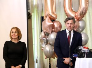 Konferencja pn. ,,Fundusze Unii Europejskiej dla Aglomeracji Kalisko-Ostrowskiej – dekada zmian i wyzwań” z okazji Jubileuszu 10-lecia Stowarzyszenia Aglomeracja Kalisko-Ostrowska zdj sako 20250521 34 300x222 - Konferencja pn. ,,Fundusze Unii Europejskiej dla Aglomeracji Kalisko-Ostrowskiej – dekada zmian i wyzwań” z okazji Jubileuszu 10-lecia Stowarzyszenia Aglomeracja Kalisko-Ostrowska