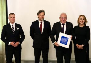 Konferencja pn. ,,Fundusze Unii Europejskiej dla Aglomeracji Kalisko-Ostrowskiej – dekada zmian i wyzwań” z okazji Jubileuszu 10-lecia Stowarzyszenia Aglomeracja Kalisko-Ostrowska zdj sako 20250521 37 300x208 - Konferencja pn. ,,Fundusze Unii Europejskiej dla Aglomeracji Kalisko-Ostrowskiej – dekada zmian i wyzwań” z okazji Jubileuszu 10-lecia Stowarzyszenia Aglomeracja Kalisko-Ostrowska