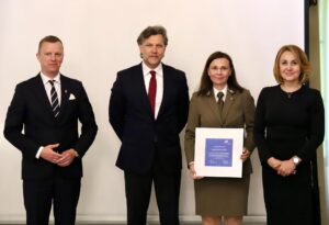 Konferencja pn. ,,Fundusze Unii Europejskiej dla Aglomeracji Kalisko-Ostrowskiej – dekada zmian i wyzwań” z okazji Jubileuszu 10-lecia Stowarzyszenia Aglomeracja Kalisko-Ostrowska zdj sako 20250521 38 300x205 - Konferencja pn. ,,Fundusze Unii Europejskiej dla Aglomeracji Kalisko-Ostrowskiej – dekada zmian i wyzwań” z okazji Jubileuszu 10-lecia Stowarzyszenia Aglomeracja Kalisko-Ostrowska