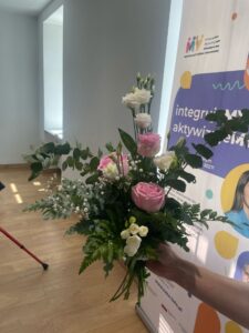 Maj pełen kwiatów i kreatywności! Florystyka 20250603 06 225x300 - Maj pełen kwiatów i kreatywności!